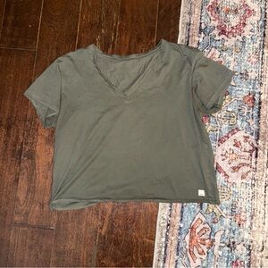 Vuori Women's V-Neck Cropped Green Top